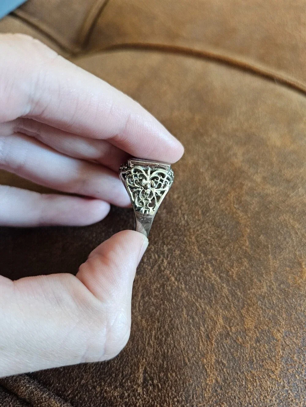 Vintage-style men's signet ring w/ intricate openwork floral or filigre Sz 8